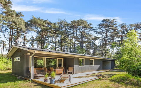 Mikkelina - 700M from the Sea: Building, House, Window, Home, Roof, Residential Area, Shrub, Cottage, Land Lot