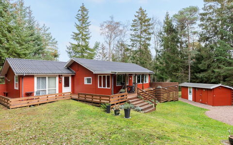 Jaarne - 800M from the Sea: Grass, Shrub, House, Garden, Home, Cottage, Land Lot, Lawn, Groundcover