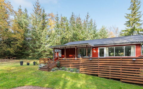 Jaarne - 800M from the Sea: Grass, Shrub, House, Garden, Home, Cottage, Land Lot, Lawn, Groundcover