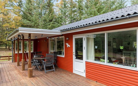 Jaarne - 800M from the Sea: Grass, Shrub, House, Garden, Home, Cottage, Land Lot, Lawn, Groundcover