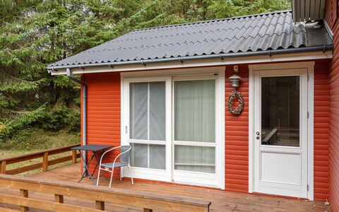 Jaarne - 800M from the Sea: Grass, Shrub, House, Garden, Home, Cottage, Land Lot, Lawn, Groundcover