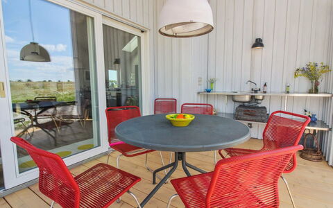 Skoge - 500M from the Sea: Grass, Shrub, House, Garden, Home, Cottage, Land Lot, Lawn, Groundcover