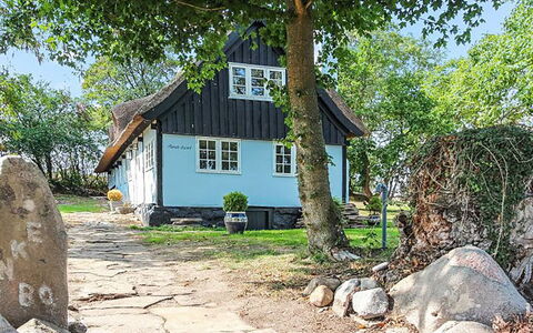 Nyyrikki - 100M from the Sea: Roof, House, Land Lot, Home, Cottage, Estate, Garden Buildings, Shade, Log Cabin, Landscaping