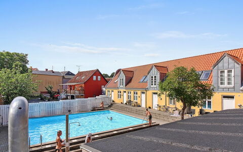 Sylviane - 500M from the Sea: Shrub, Urban Design, Groundcover, Brick, Apartment, Estate, Brickwork, Balcony, Landscaping