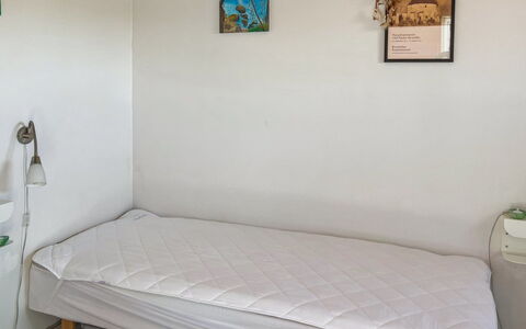 Carlie - 2.8Km from the Sea: Shrub, Garden, Yard, Landscaping, Driveway, Villa, Hacienda, Farmhouse, Balcony, Eco Hotel