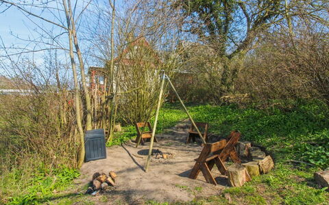 Anina - 400M from the Sea: Wood, House, Cottage, Home, Roof, Rural Area, Siding, Log Cabin, Garden Buildings, Hardwood