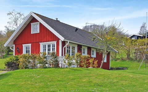 Spurgh - 250M from the Sea: Wood, House, Cottage, Home, Roof, Rural Area, Siding, Log Cabin, Garden Buildings, Hardwood