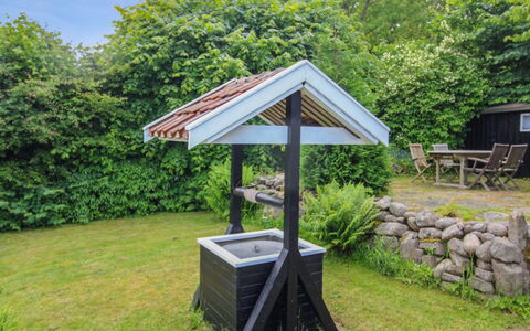 Fabine - 50M from the Sea: Garden, Outdoor Structure, Backyard