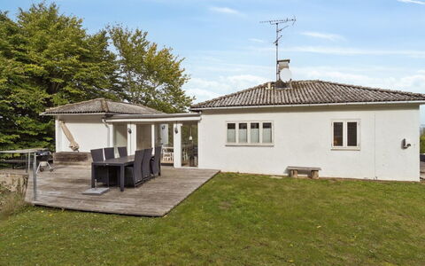 Ensio - 150M from the Sea: Building, Window, House, Roof, Home, Residential Area, Cottage, Shrub, Door, Land Lot