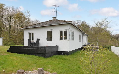 Ensio - 150M from the Sea: Grass, Building, Window, House, Roof, Cottage, Shrub, Home, Residential Area, Land Lot