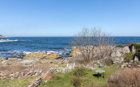 Ullamaj - 30M from the Sea: Wood, House, Cottage, Home, Roof, Rural Area, Siding, Log Cabin, Garden Buildings, Hardwood