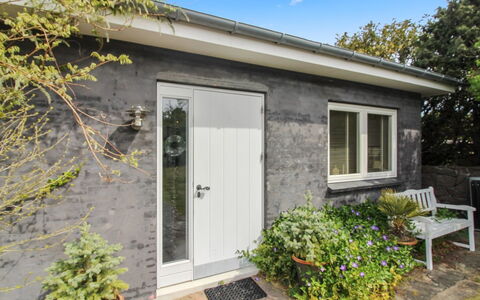 Ullamaj - 30M from the Sea: Wood, House, Cottage, Home, Roof, Rural Area, Siding, Log Cabin, Garden Buildings, Hardwood