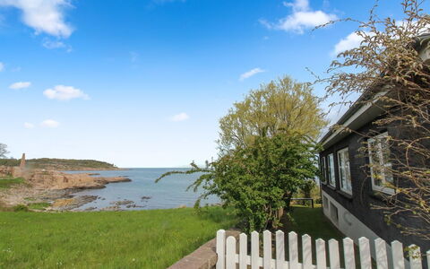 Ullamaj - 30M from the Sea: Wood, House, Cottage, Home, Roof, Rural Area, Siding, Log Cabin, Garden Buildings, Hardwood