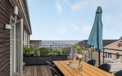 Hermann - 100M from the Sea: Building, House, Window, Home, Roof, Residential Area, Shrub, Cottage, Land Lot