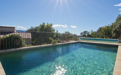 Les Cairnes: Swimming Pool, Property, Real Estate, Water, Leisure, Water Resources, Vacation, House, Home, Estate