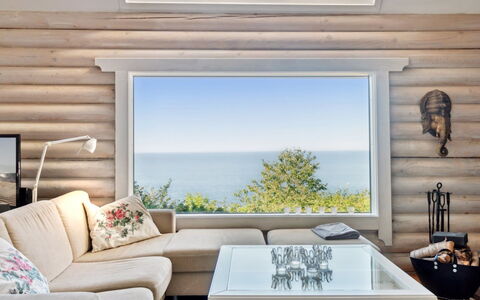 Heli - 200M from the Sea: Furniture, Interior Design, Wood, Flooring, Floor, Room, Living Room, Couch, Ceiling, Hardwood