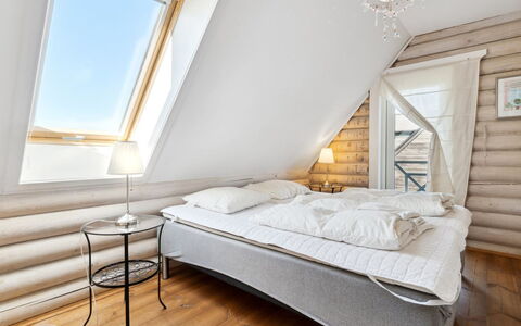 Heli - 200M from the Sea: Wood, Bedroom, Interior Design, Bed, Floor, Ceiling, Bedding, Linens, Bed Sheet, Attic