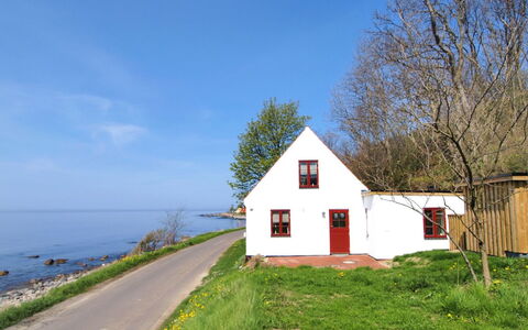Uschi - 15M from the Sea: Building, House, Window, Home, Roof, Residential Area, Shrub, Cottage, Land Lot
