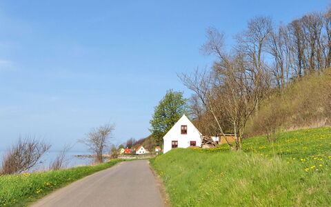Uschi - 15M from the Sea: Building, House, Window, Home, Roof, Residential Area, Shrub, Cottage, Land Lot