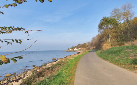 Uschi - 15M from the Sea: Building, House, Window, Home, Roof, Residential Area, Shrub, Cottage, Land Lot
