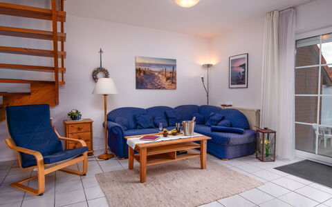 Siegerland: Furniture, Table, Picture Frame, Building, Couch, Wood, Houseplant, Comfort, Interior Design, House