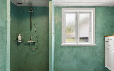 Heleen - 100M from the Sea: Wall, Plumbing Fixture, Flooring, Floor, Plumbing, Interior Design, Bathroom, Tap, Room, Tile