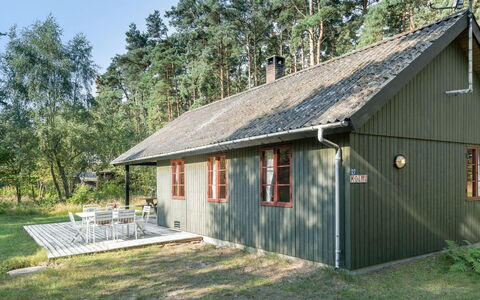 Chenoa - 200M from the Sea: Wood, House, Cottage, Home, Roof, Rural Area, Siding, Log Cabin, Garden Buildings, Hardwood
