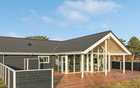 Widerik - 260M from the Sea: Grass, House, Roof, Home, Cottage, Shrub, Land Lot, Rural Area, Farmhouse, Groundcover