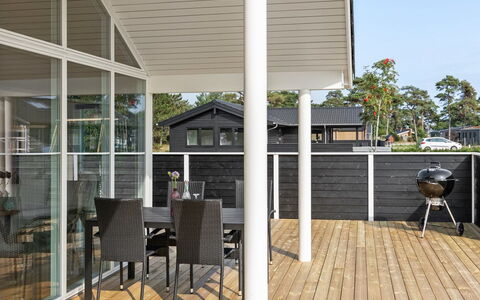 Widerik - 260M from the Sea: Grass, House, Roof, Home, Cottage, Shrub, Land Lot, Rural Area, Farmhouse, Groundcover
