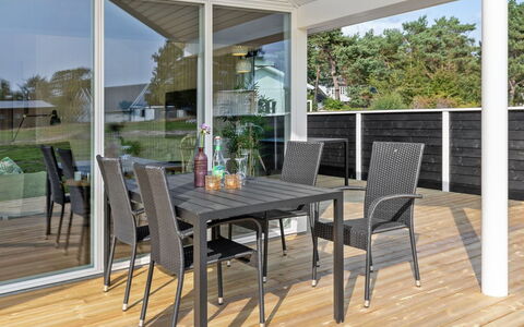 Widerik - 260M from the Sea: Grass, House, Roof, Home, Cottage, Shrub, Land Lot, Rural Area, Farmhouse, Groundcover