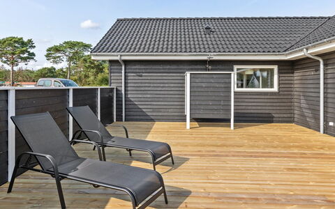 Widerik - 260M from the Sea: Grass, House, Roof, Home, Cottage, Shrub, Land Lot, Rural Area, Farmhouse, Groundcover