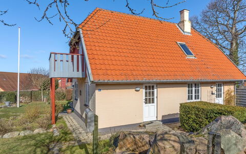 Jolin - 200M from the Sea