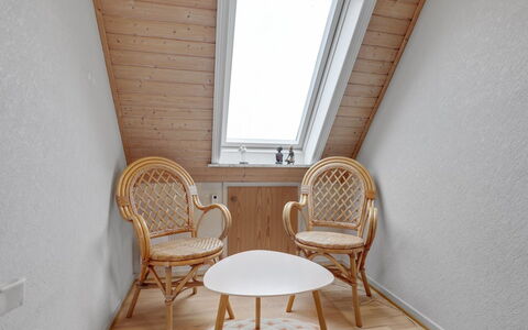 Jolin - 200M from the Sea: Wood, House, Cottage, Home, Roof, Rural Area, Siding, Log Cabin, Garden Buildings, Hardwood