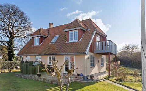 Jolin - 200M from the Sea: Wood, House, Cottage, Home, Roof, Rural Area, Siding, Log Cabin, Garden Buildings, Hardwood