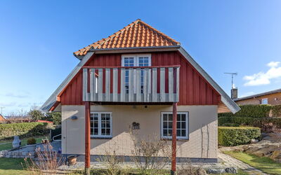 Jolin - 200M from the Sea