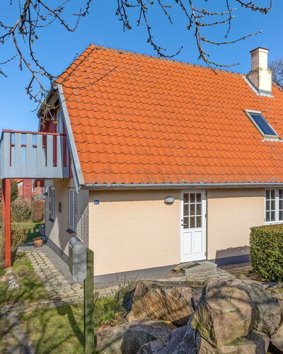 Jolin - 200M from the Sea