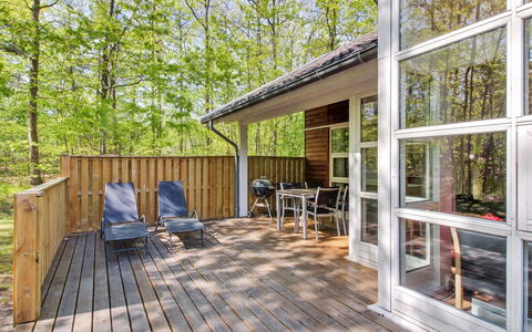 Verner - 500M from the Sea: Home, Residential Area, House, Cottage, Roof, Land Lot, Siding, Garden, Estate, Lawn