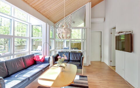 Verner - 500M from the Sea: Home, Residential Area, House, Cottage, Roof, Land Lot, Siding, Garden, Estate, Lawn