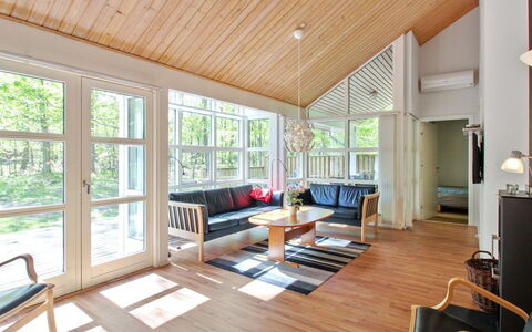 Verner - 500M from the Sea: Home, Residential Area, House, Cottage, Roof, Land Lot, Siding, Garden, Estate, Lawn