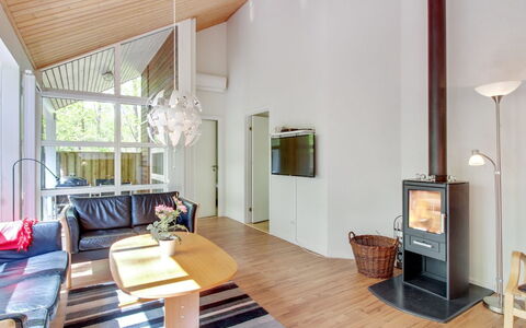 Verner - 500M from the Sea: Home, Residential Area, House, Cottage, Roof, Land Lot, Siding, Garden, Estate, Lawn