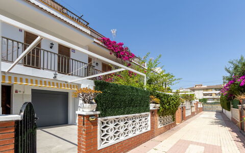 Gardenia: Sky, Building, Plant, Flower, House, Urban Design, Neighbourhood, Shade, Window, Residential Area
