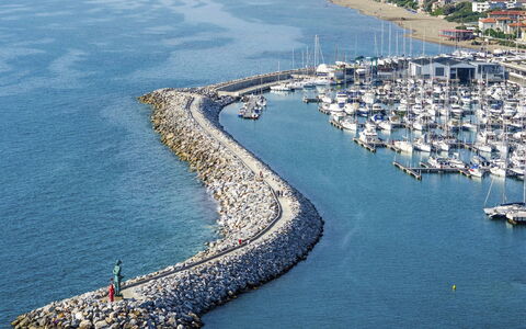 San Vincenzo 644: Water, Water Resources, Boat, Azure, Watercraft, Coastal And Oceanic Landforms, Body Of Water, Building, Vehicle, Waterway