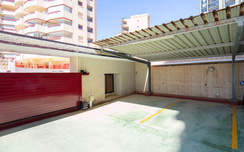Calpe Playa: Building, Property, Daytime, Sky, Window, Asphalt, Shade, Residential Area, Road Surface, Neighbourhood