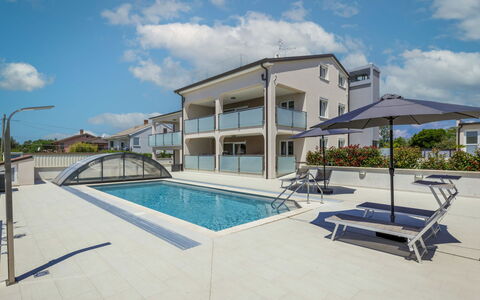 Umag Murine 110: Cloud, Sky, Property, Swimming Pool, Building, Shade, Outdoor Furniture, House, Condominium, Urban Design