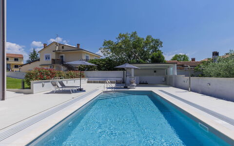 Umag Murine 110: Sky, Water, Plant, Property, Building, Swimming Pool, Azure, Shade, Leisure, Tree