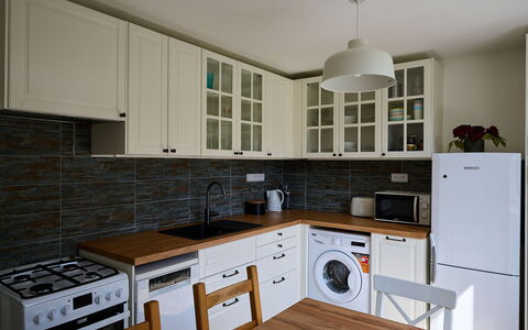 Harrachov 582: Cabinetry, Countertop, Kitchen Sink, Property, Sink, Tap, Kitchen Stove, Kitchen, Wood, Home Appliance