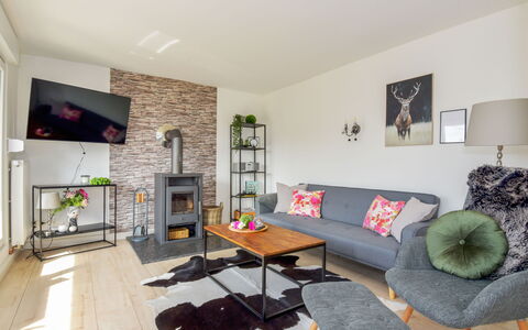Anna: Table, Couch, Picture Frame, Furniture, Living Room, Studio Couch, Houseplant, Interior Design, Wood, Floor
