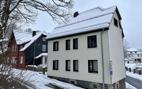 Carola: Snow, Building, Window, Sky, House, Tree, Cottage, Siding, Residential Area, Real Estate