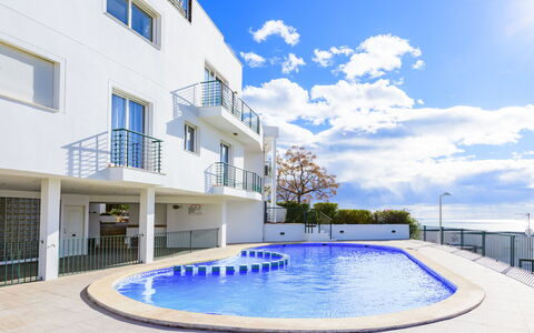 Brisa Mar: Cloud, Sky, Water, Building, Swimming Pool, Azure, Window, Plant, Leisure, Condominium