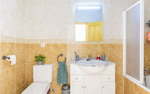 Brisa Mar: Tap, Mirror, Plumbing Fixture, Bathroom Cabinet, Sink, Property, Bathroom Sink, Building, Plant, Bathroom